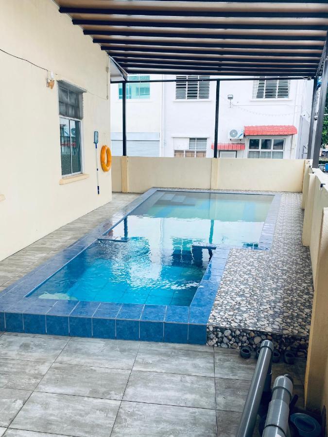 Casa Drezqi Homestay Melaka Private Pool ภายนอก รูปภาพ