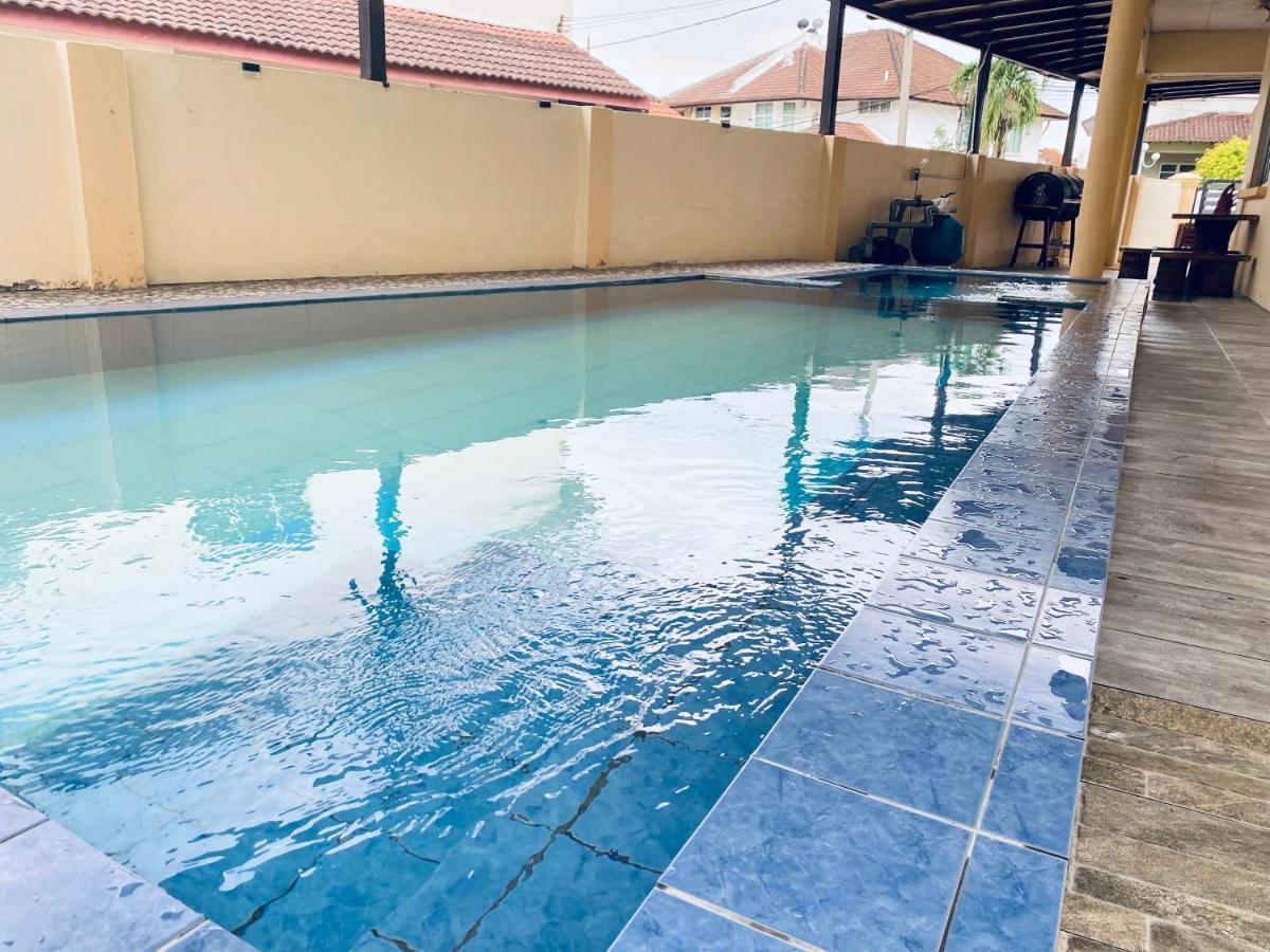 Casa Drezqi Homestay Melaka Private Pool ภายนอก รูปภาพ